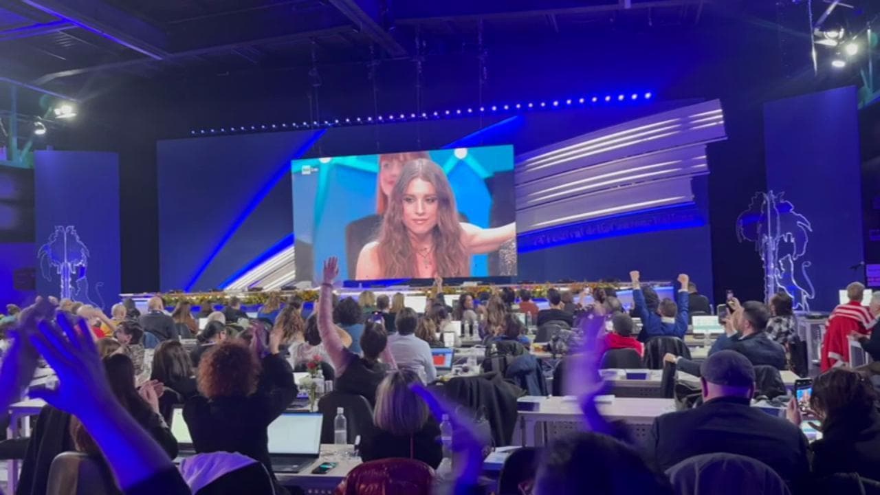 Angelina Mango trionfa a Sanremo: boato in sala stampa