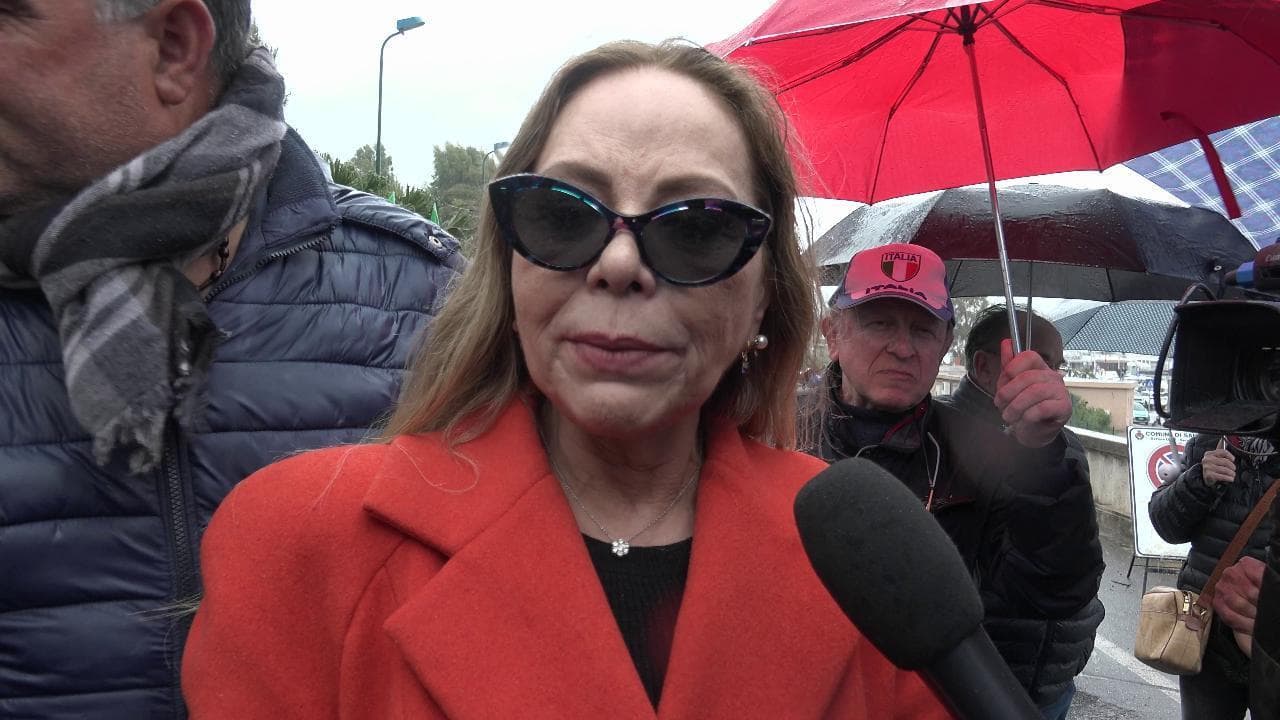 Sanremo, Ornella Muti e Naike Rivelli con gli agricoltori: "Li sosteniamo, Amadeus fa lo gnorri"