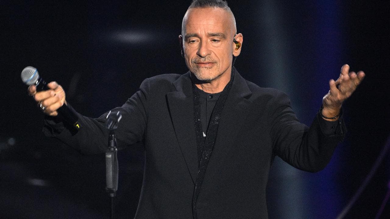 Eros Ramazzotti, appello per la pace dal palco dell'Ariston: "Basta guerre"