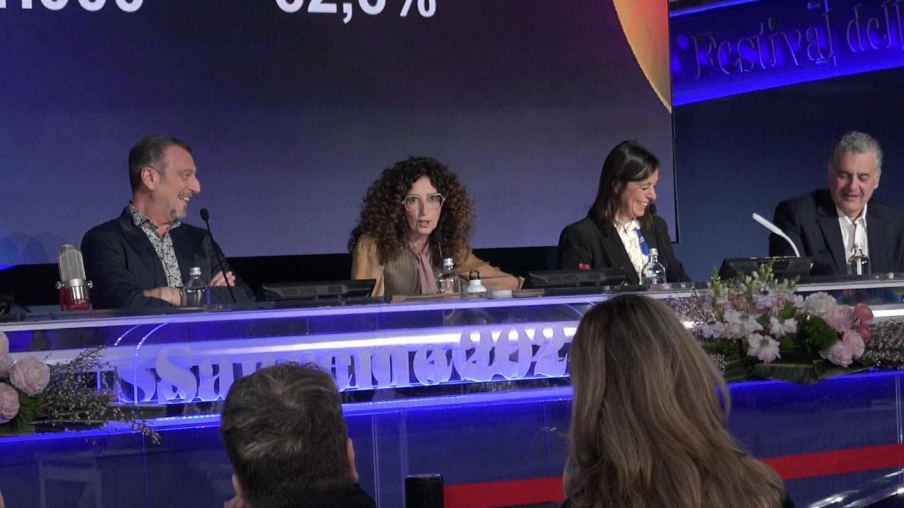 Sanremo, Mannino show in conferenza stampa: "È tutto così serio, mi sento fuori luogo"