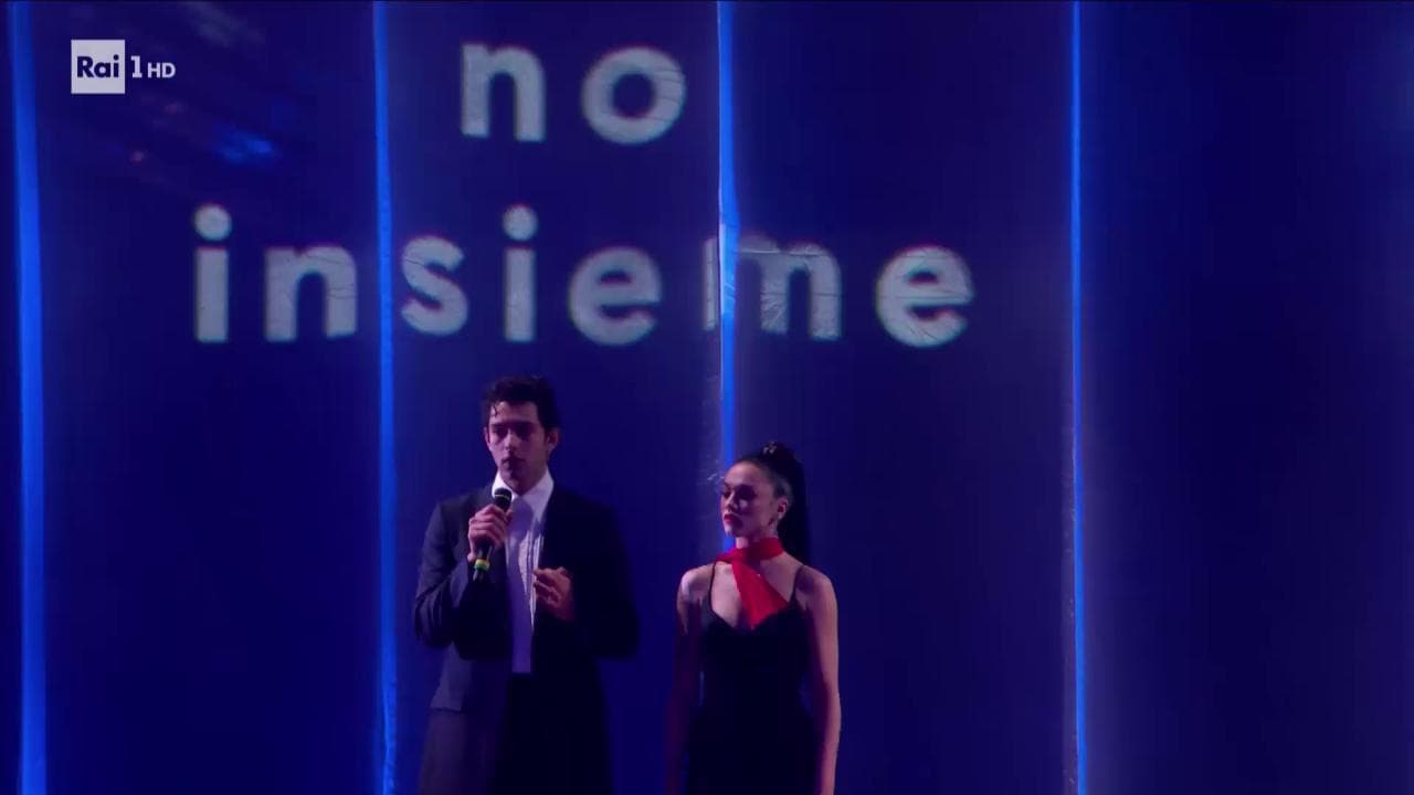Il cast di Mare Fuori e le "nuove parole dell'amore": il tema dei femminicidi sul palco dell'Ariston