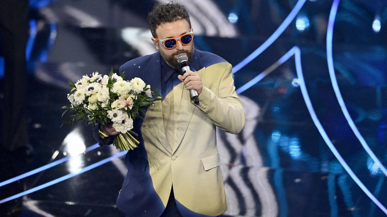 Dargen D'amico dopo il 'cessate il fuoco': "Non volevo essere politico, era un messaggio d'amore"
