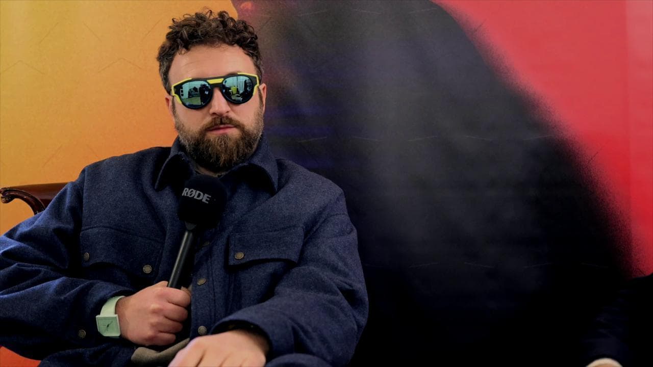 Dargen D'Amico a Sanremo: "Con la mia canzone scendo in piazza per raccontare e ascoltare storie"
