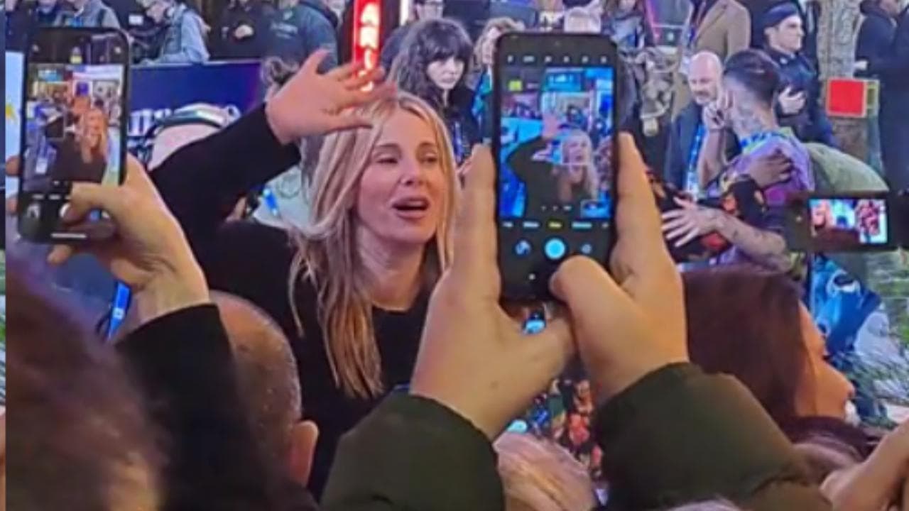 Sanremo, anteprima sul green carpet: Alessia Marcuzzi prova con il corpo di ballo di Luca Tommassini