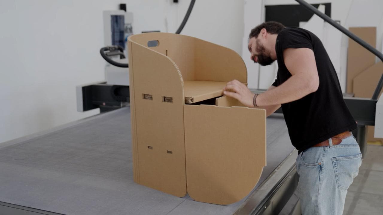 16. Dalle sedie alle cattedrali, un mondo di cartone: dentro Materieunite