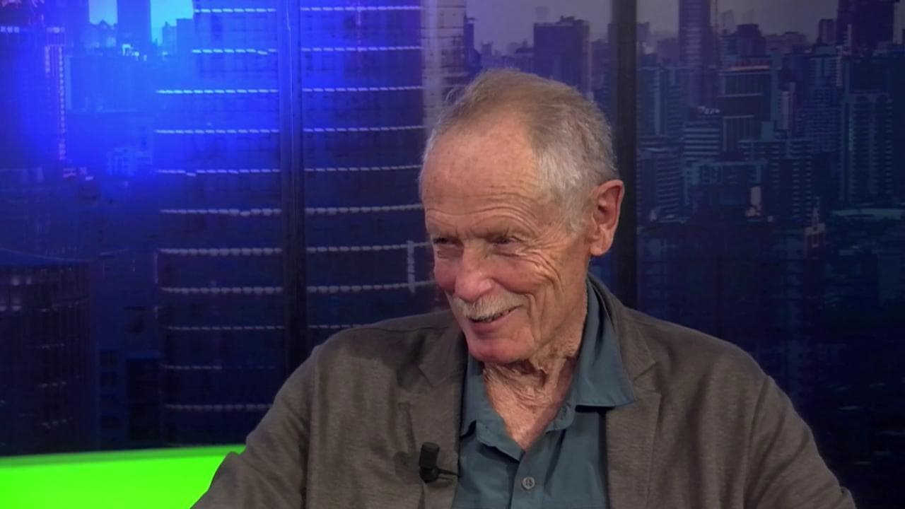 Metropolis Extra/337  - Erri de Luca: "Questo governo non conosce le regole della democrazia, vorrei che votassero solo i giovani"