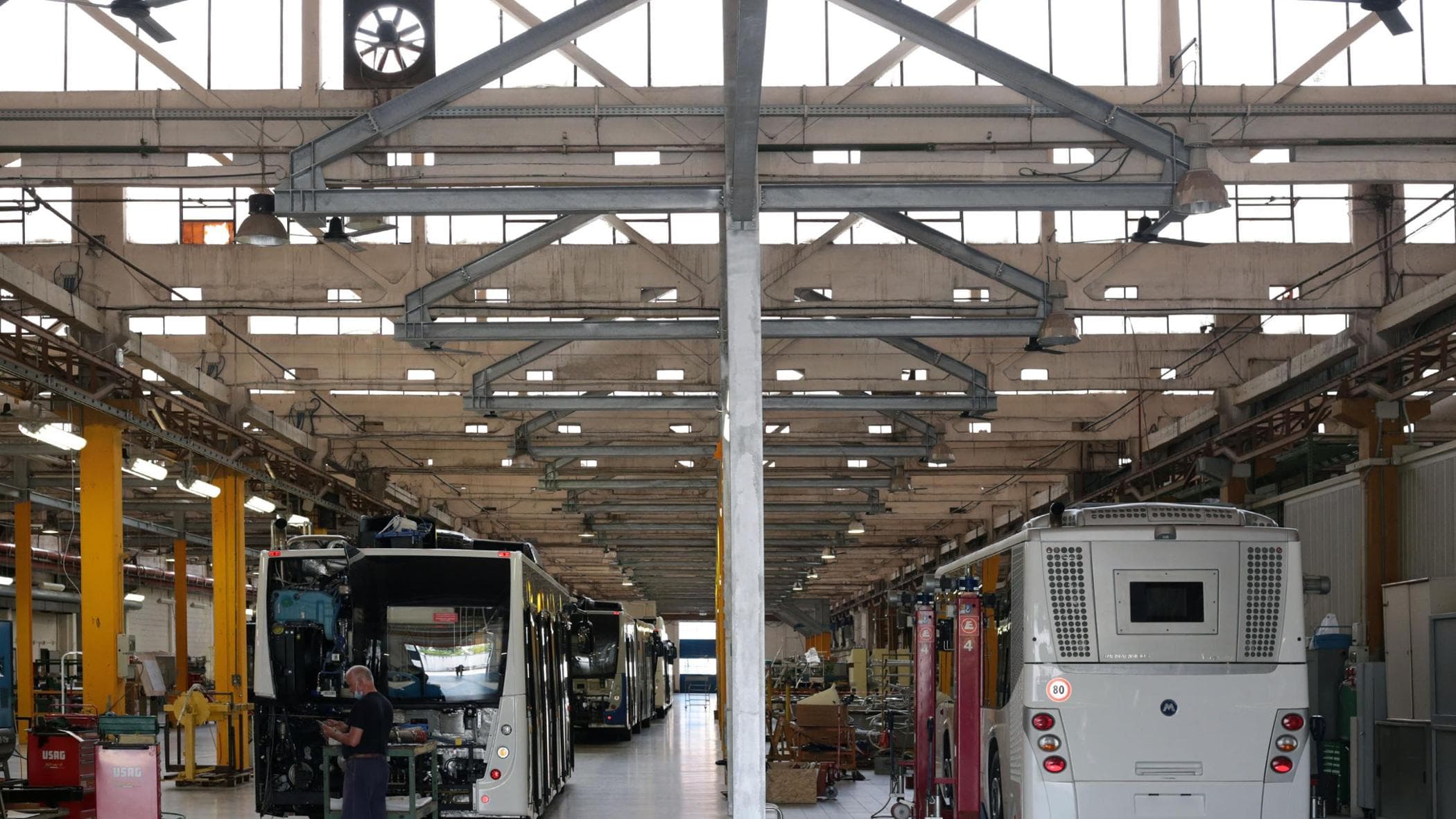 イタリアのバス業界、セリがボローニャ工場の閉鎖を希望