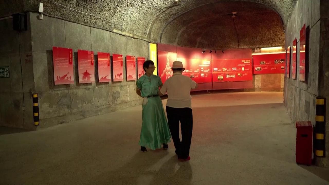Caldo anomalo, in Cina anziani cercano refrigerio nel rifugio antiaereo