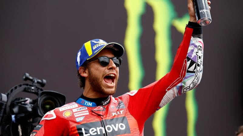 Enea Bastianini festeggia la vittoria