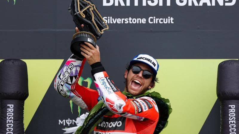 Enea Bastianini festeggia sul podio