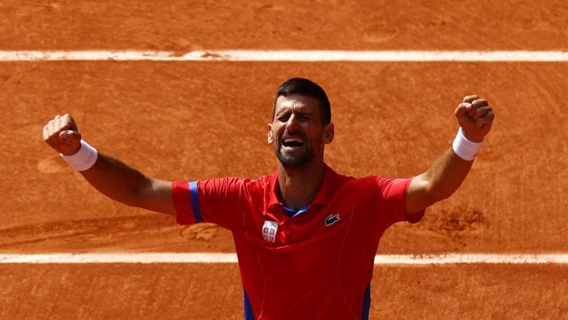 Novak Djokovic in lacrime dopo l'oro olimpico