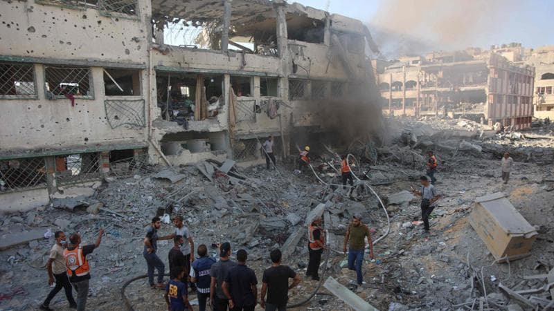 Guerra Israele-Hamas, le news del 4 agosto. Palestinese accoltella israeliani a Holon. Tajani esorta rientro degli italiani dal Libano e convoca il G7: “Evitare escalation”. Raid su due scuole a Gaza: “Decine di civili uccisi”