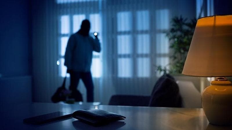 Furti in abitazione, ecco i trucchi per difendersi quando si va in vacanza