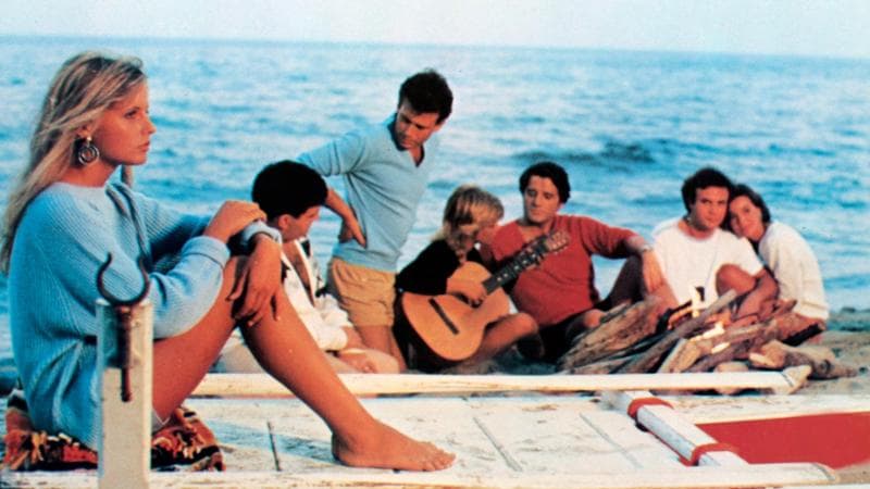 Isabella Ferrari in primo piano e il cast di Sapore di mare'