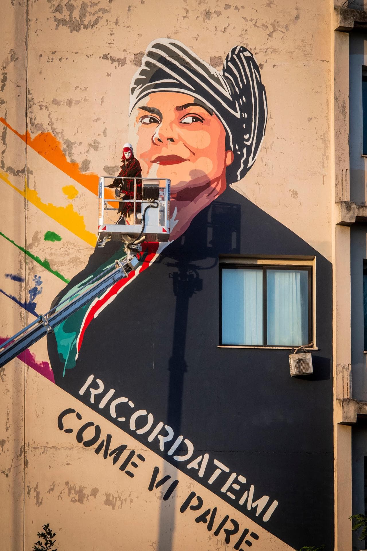 Un&rsquo;immagine&nbsp;del murale&nbsp;dedicato&nbsp;a Michela Murgia sull&rsquo;edificio&nbsp;del V Municipio&nbsp;a Roma&nbsp;e inaugurato&nbsp;a luglio . L&rsquo;opera dell&rsquo;artista Laika 1954, &ldquo;Ricordatemi&nbsp;come vi pare&rdquo;,&nbsp;&egrave; stata promossa&nbsp;da Arcigay Roma&nbsp;e realizzata&nbsp;con il contributo&nbsp;di Einaudi, Mondadori&nbsp;e Rizzoli
