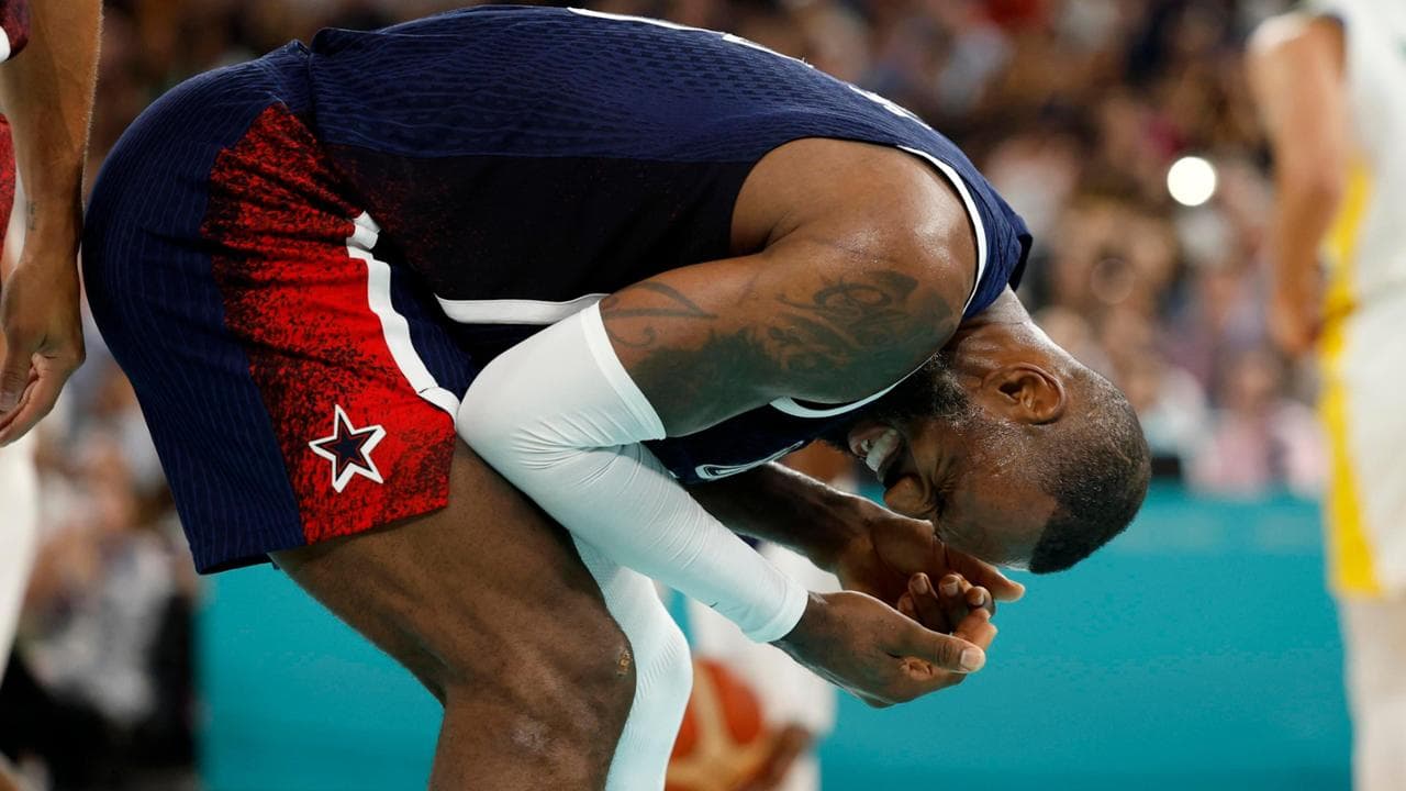 L'infortunio all'occhio di LeBron James