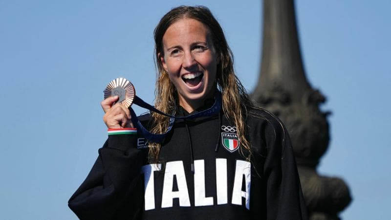 Ginevra Taddeucci sorridente con la medaglia di bronzo