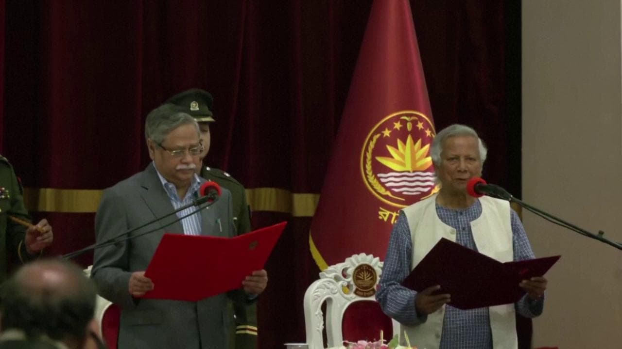 Il Nobel Muhammad Yunus in Bangladesh giura come capo del governo