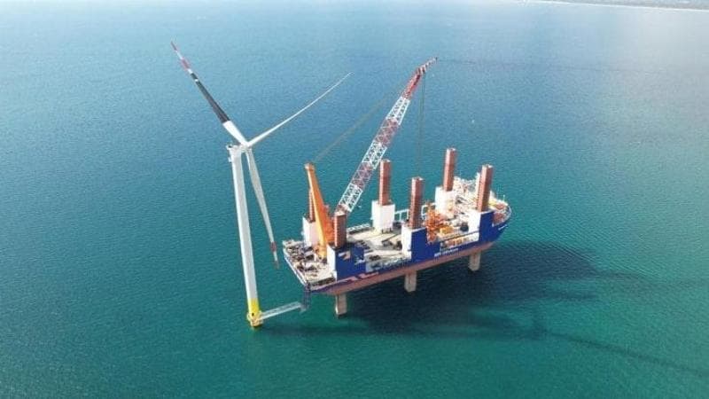 Fabbrica italo-cinese per le turbine: il ministro Urso si schiera a favore delle centrali eoliche