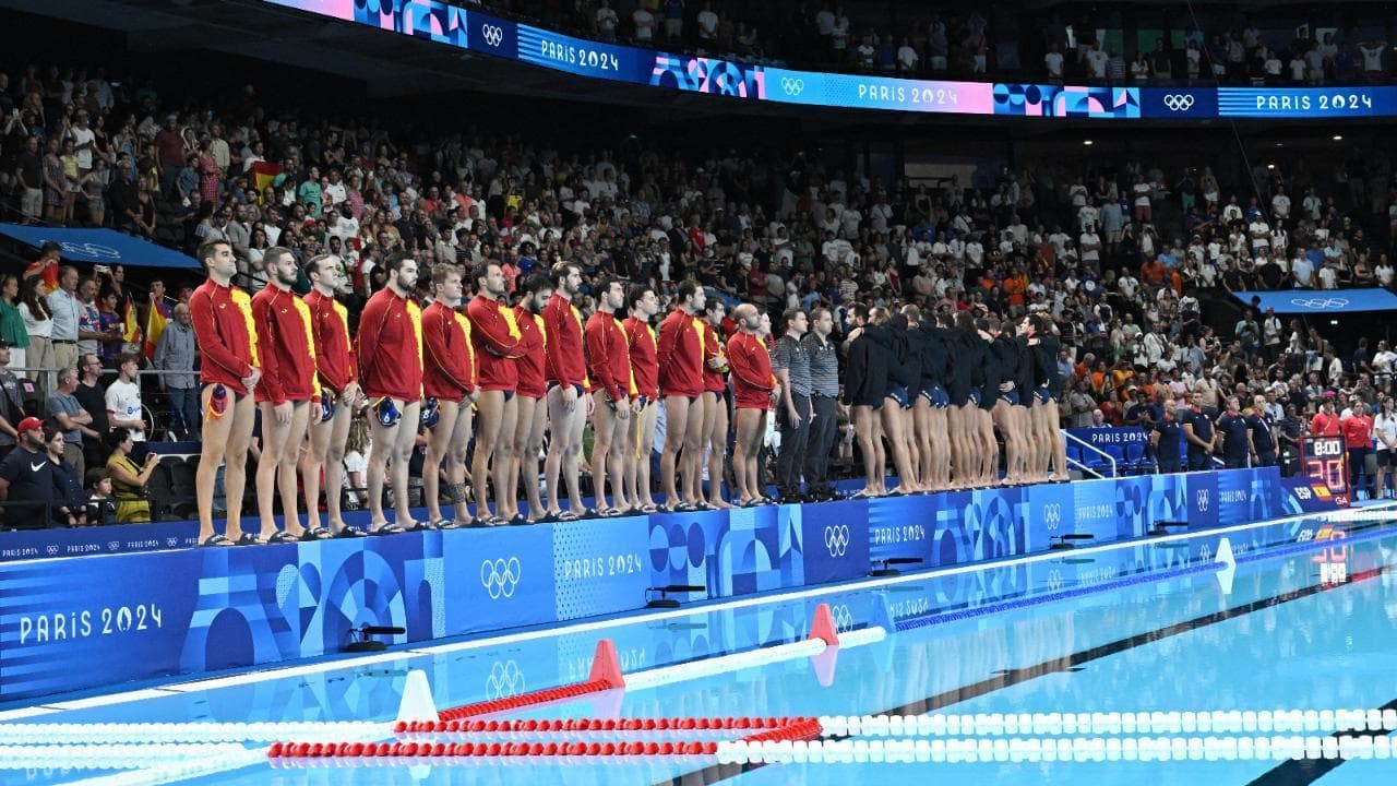 Parigi 2024, il Settebello di spalle durante l'inno: ecco i motivi della protesta degli azzurri della pallanuoto