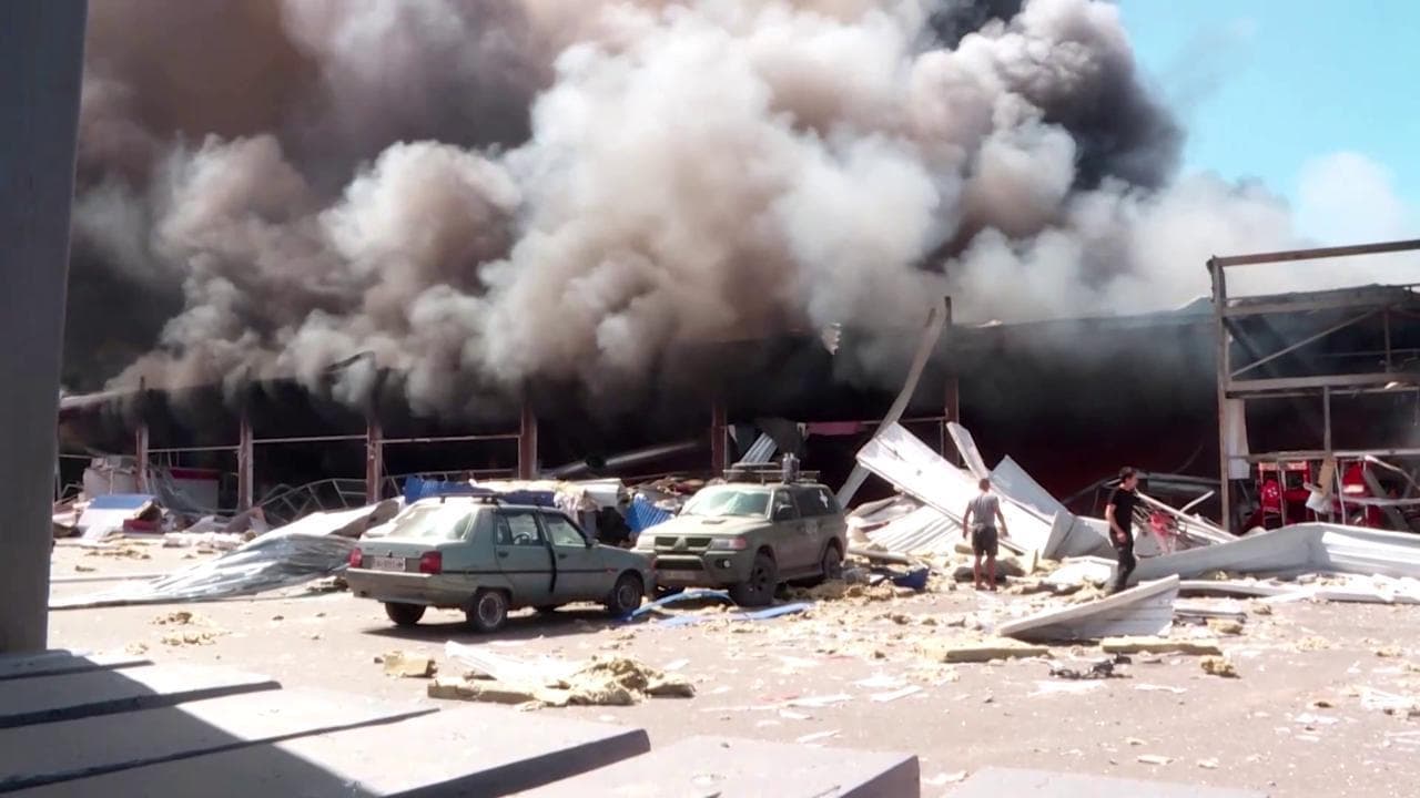 Ucraina, bombardato un supermercato nel Donetsk: vittime