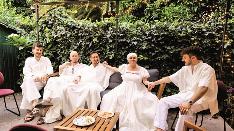 La famiglia. Luglio 2023, Michela Murgia festeggia le sue nozze queer: un evento in cui volle accanto “figli d’anima” e amici