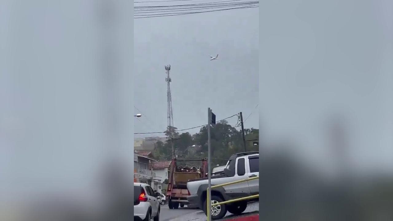 Brasile, la caduta in picchiata dell'aereo precipitato a San Paolo: le immagini