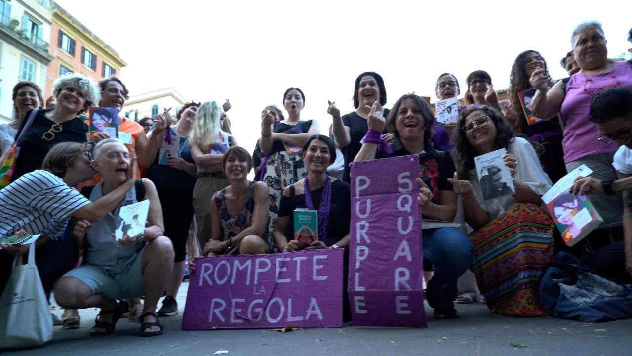 Letture in piazza e sorellanza a un anno dalla morte di Michela Murgia: "Ci ha insegnato a non stare zitte"