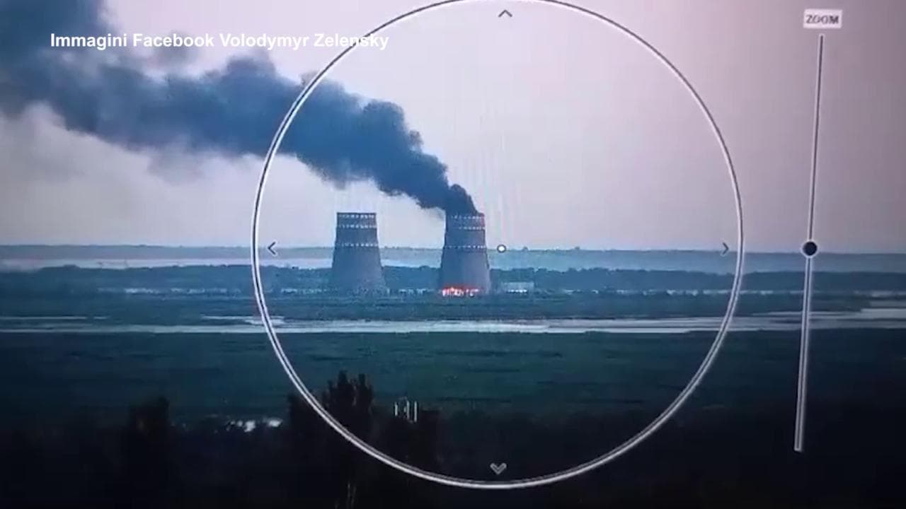 Incendio nella centrale nucleare di Zaporizhzhia, Zelensky diffonde le immagini e accusa la Russia