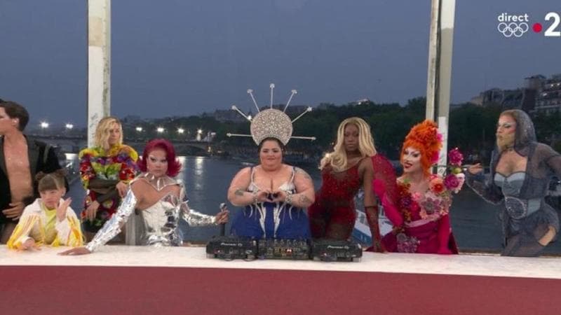 Fermo immagine dalla diretta televisiva della cerimonia di inaugurazione delle Olimpiadi 2024 di Parigi