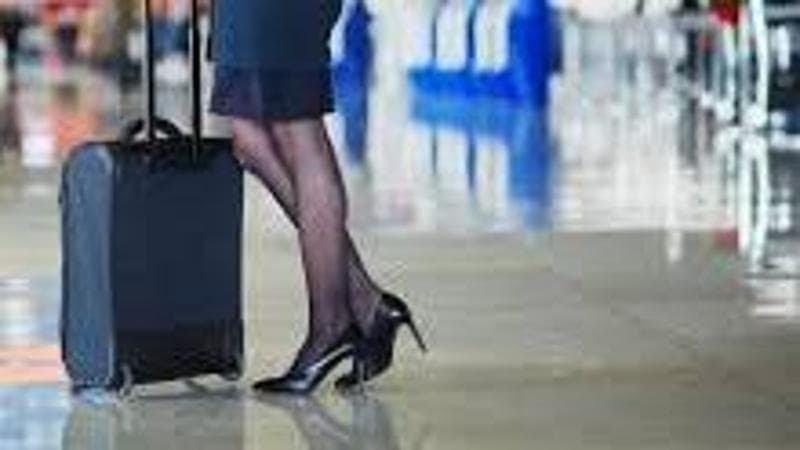 “I tacchi? Possono provocare problemi fisici”. E una compagnia aerea cinese libera le hostess dalle scarpe alte