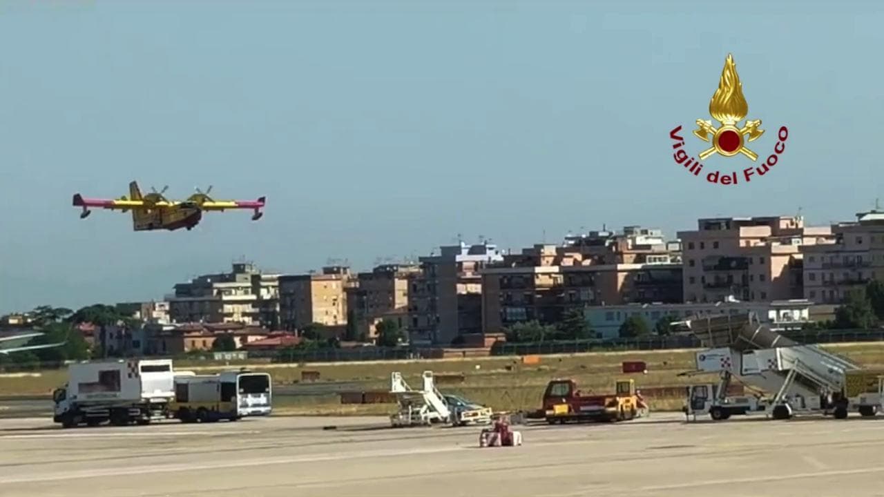 Incendi in Grecia, l'Italia invia due canadair e 32 vigili del fuoco