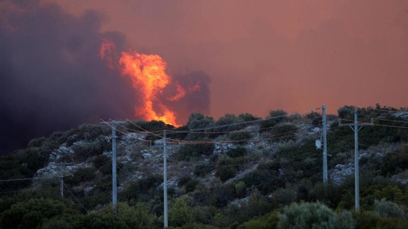 L’Europa si mobilita per la Grecia: “Le fiamme bruciano tutto, aiutateci”