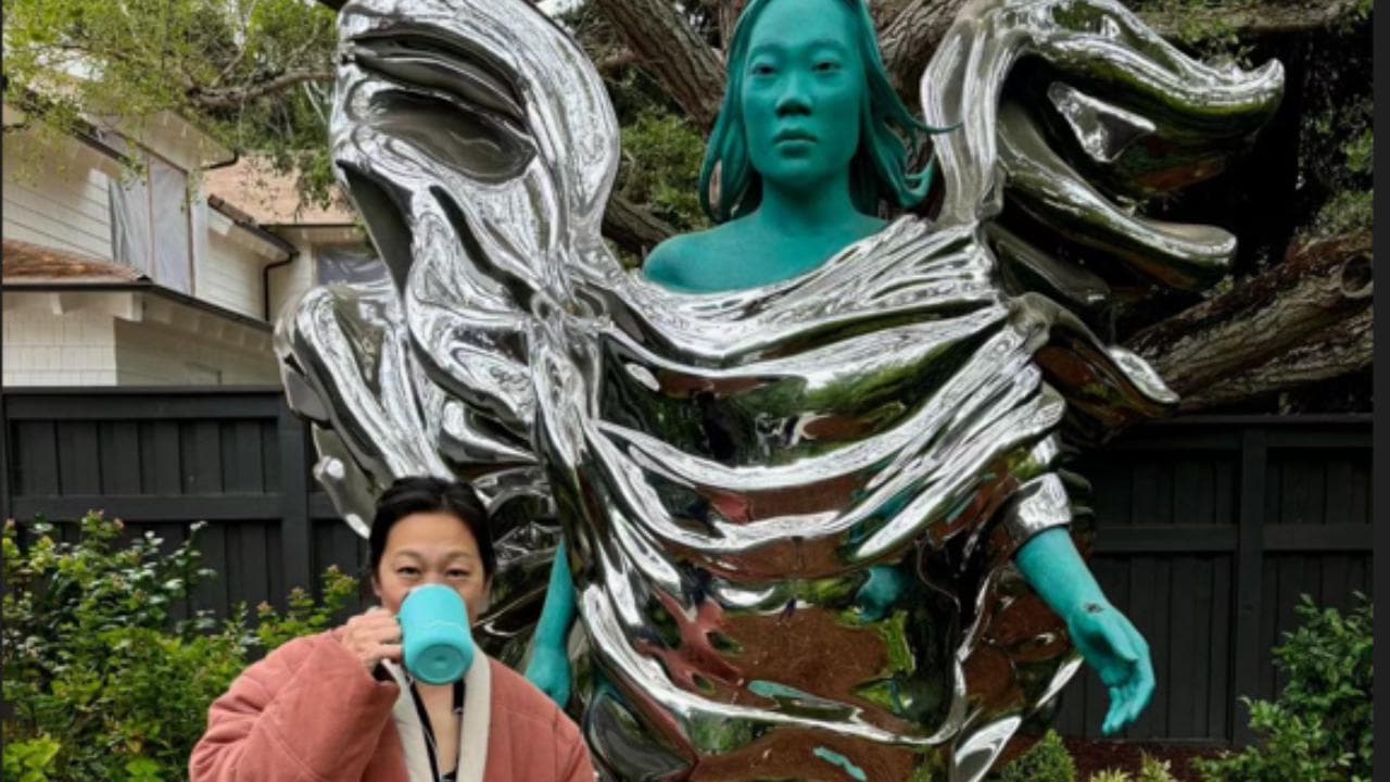 Mark Zuckerberg sorprende la moglie Priscilla Chan: in giardino c'è una statua identica a lei