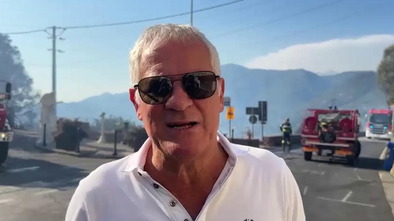 Incendio in Versilia, il sindaco di Camaiore: "Le fiamme sono state arginate"