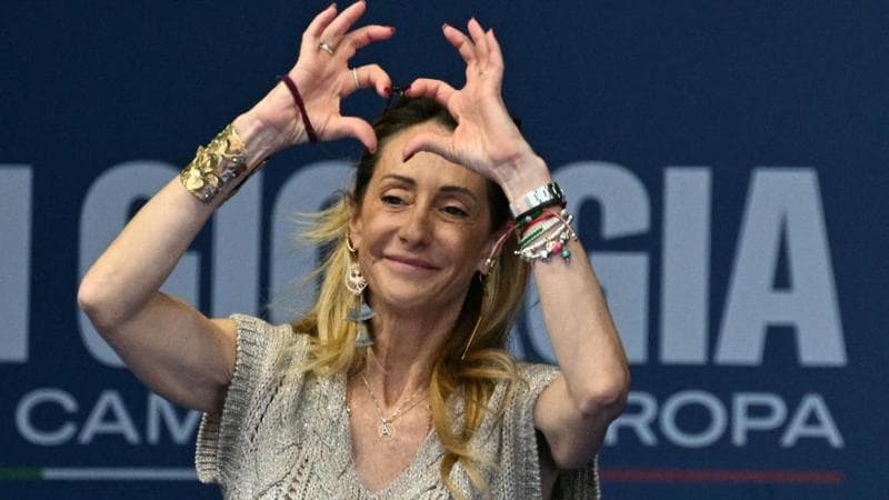 Arianna Meloni e le nomine Trenitalia, Paita (Iv) chiede conto del ruolo della sorella della premier. FdI l’aggredisce: “Branco al servizio di Renzi”