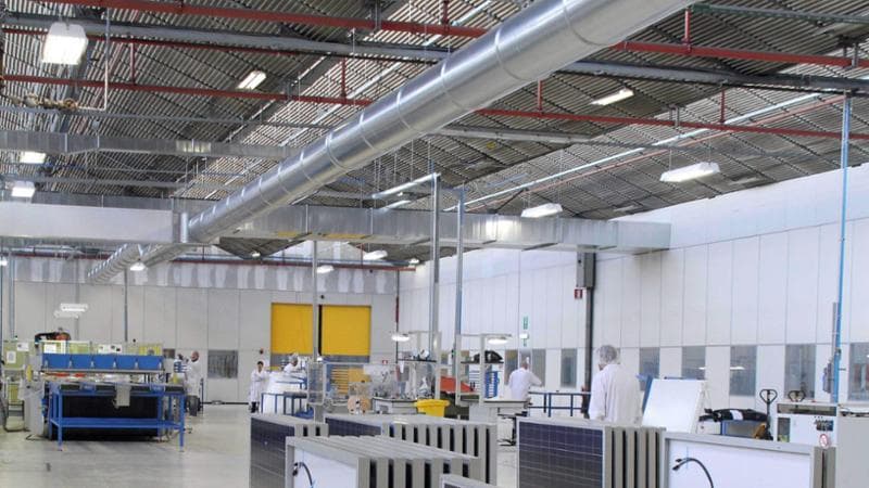 Ue, la crescita arranca e l’occupazione rallenta. Fabbriche in ritirata