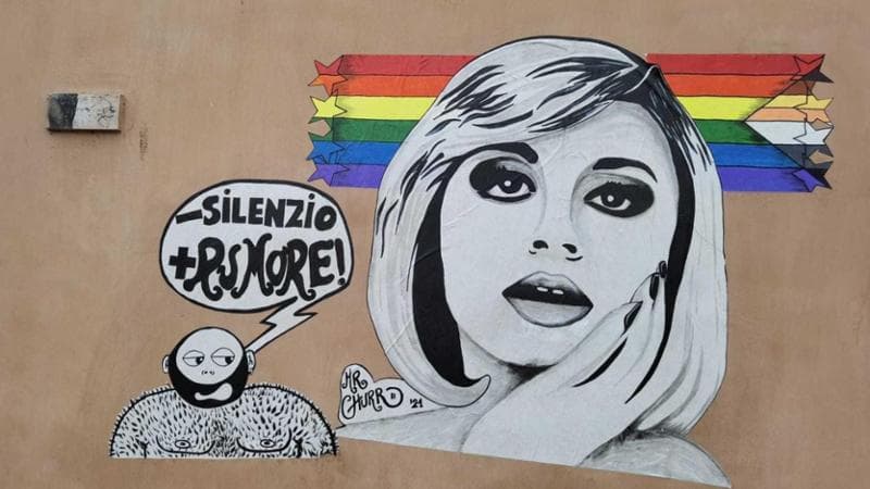 Un murale per Raffaella Carrà nella Gay street di Roma: "Meno silenzio, più rumore!"
