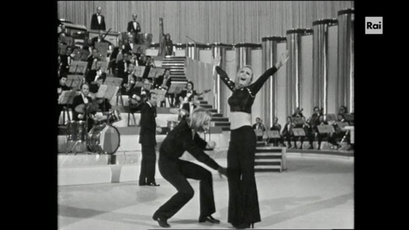 Raffaella Carr&agrave; ed Enzo Paolo Turchi ballano il Tuca Tuca, Canzonissima 1971&nbsp;
