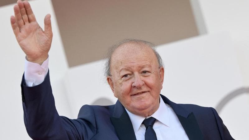 Massimo Boldi augura buon Ferragosto a Meloni: “Stai cambiando il Paese in meglio, sempre dalla tua parte”. Viene inondato di critiche, la premier: “Solidarietà”