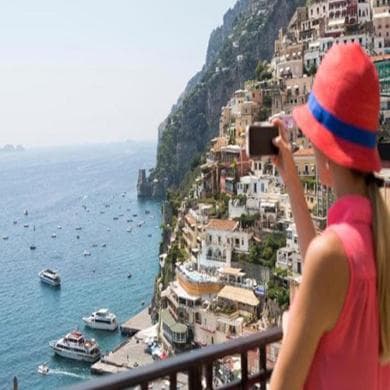 Vivere nei luoghi di vacanza: ecco quanto costa comprare una casa nei posti di villeggiatura o nelle città d’arte