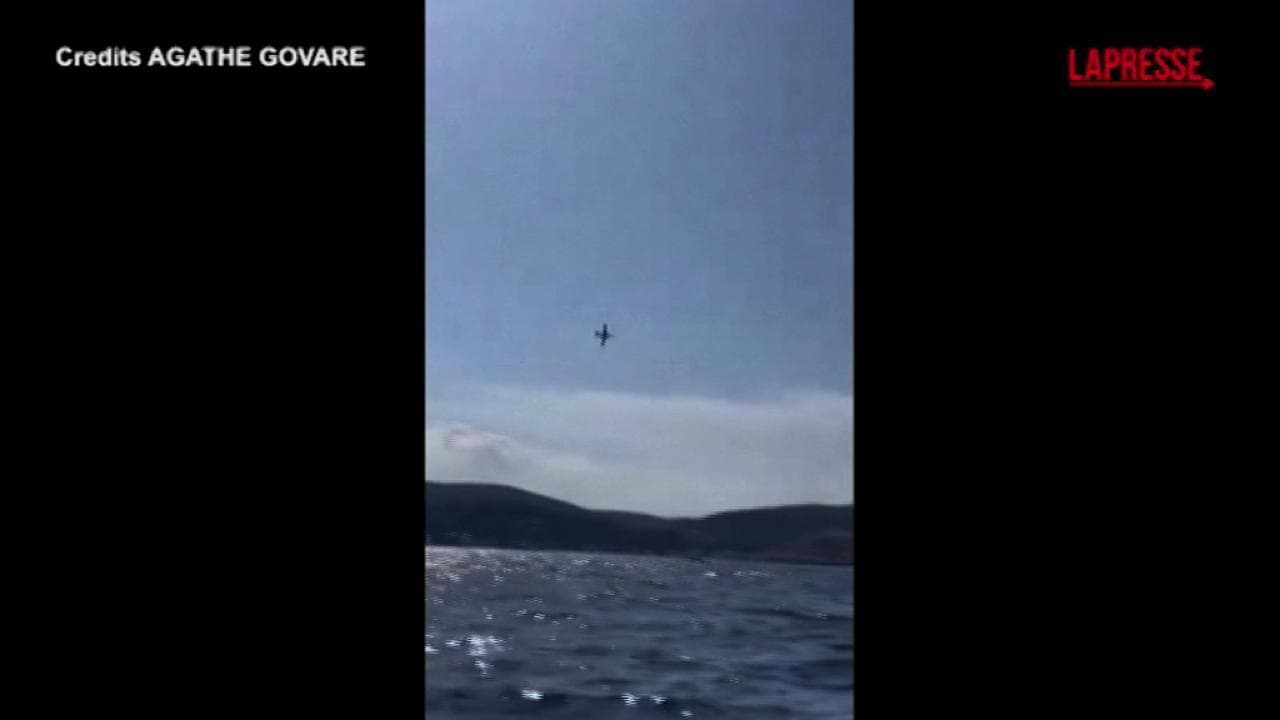 Francia, aereo precipita in mare a Le Lavandou: le immagini della tragedia