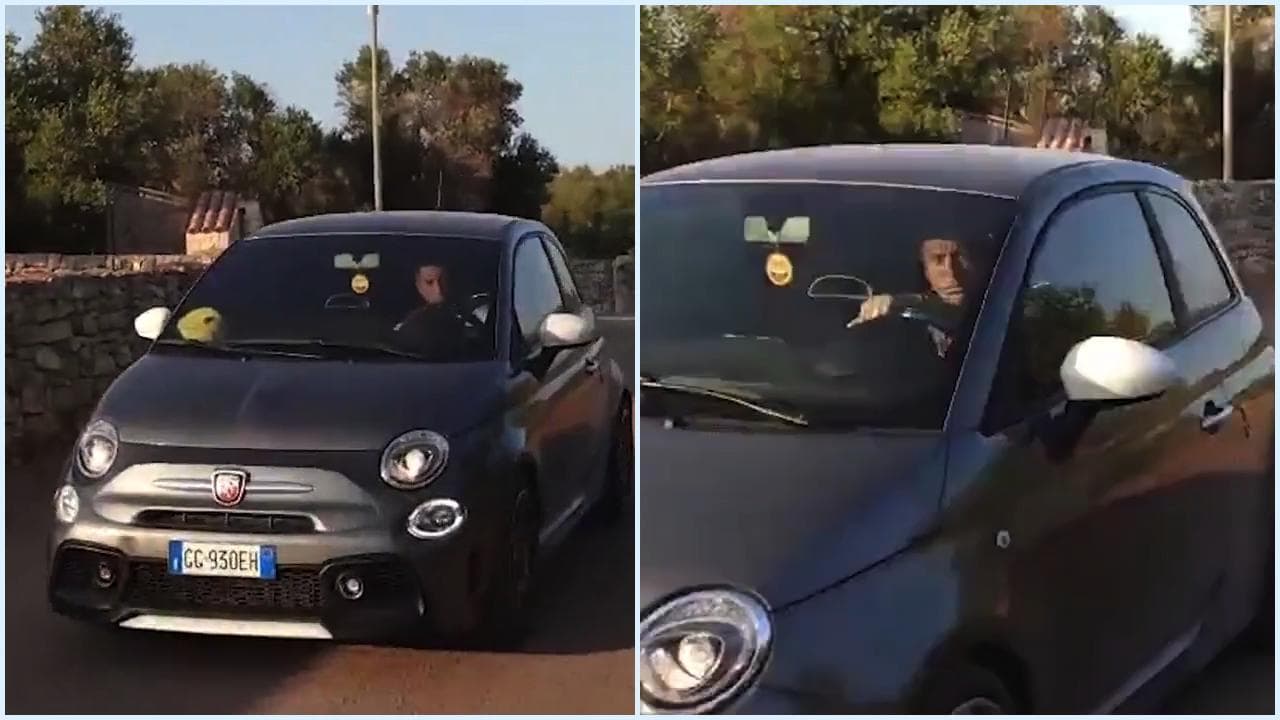 Andrea Giambruno esce dalla masseria in cui sta trascorrendo le vacanze insieme a Giorgia Meloni