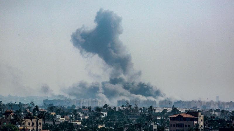 Medio Oriente, la trattativa non ferma i combattimenti: stragi a Gaza e in Libano, razzi sul kibbutz