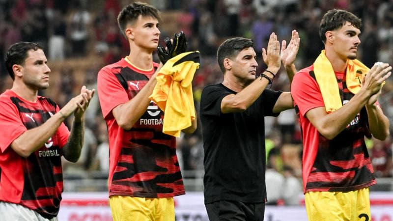 Paulo Fonseca e la squadra salutano i tifosi