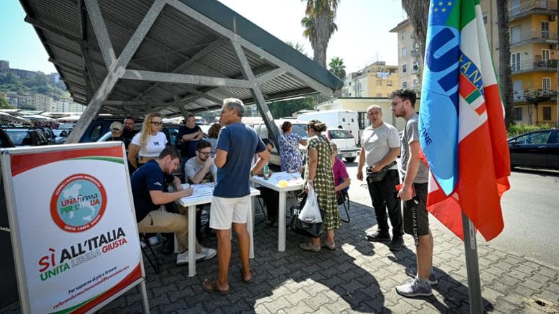 Napoli, raccolta firme per il referendum per abrogare l&rsquo;Autonomia differenziata
