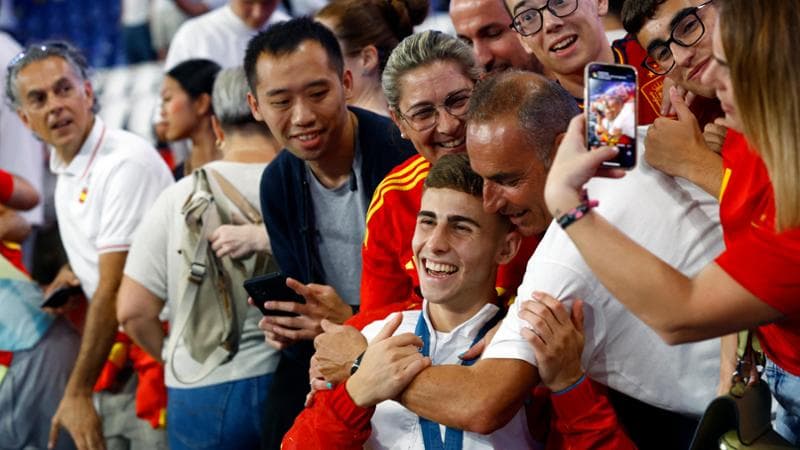 Fermin Lopez festeggia l'oro alle Olimpiadi