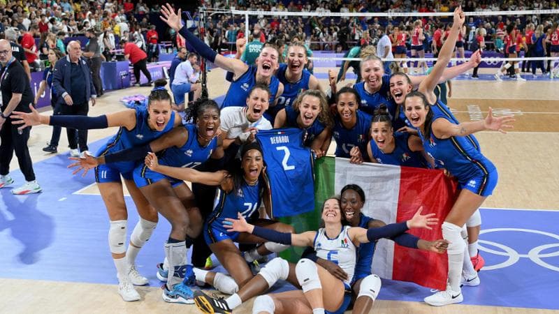 Parigi, 11 agosto: la gioia dell'Italia del volley dopo la vittoria alle Olimpiadi