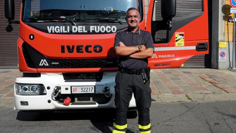 “Io, annoiato dalle ferie, lavoro con i miei pompieri nella città bollente e vuota”