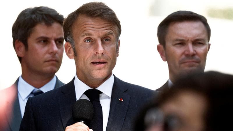 Francia, al via le consultazioni di Macron: quasi certa la bocciatura della premier di Mélenchon, si va verso un governo di centro (forse a guida socialista) senza il tribuno della sinistra